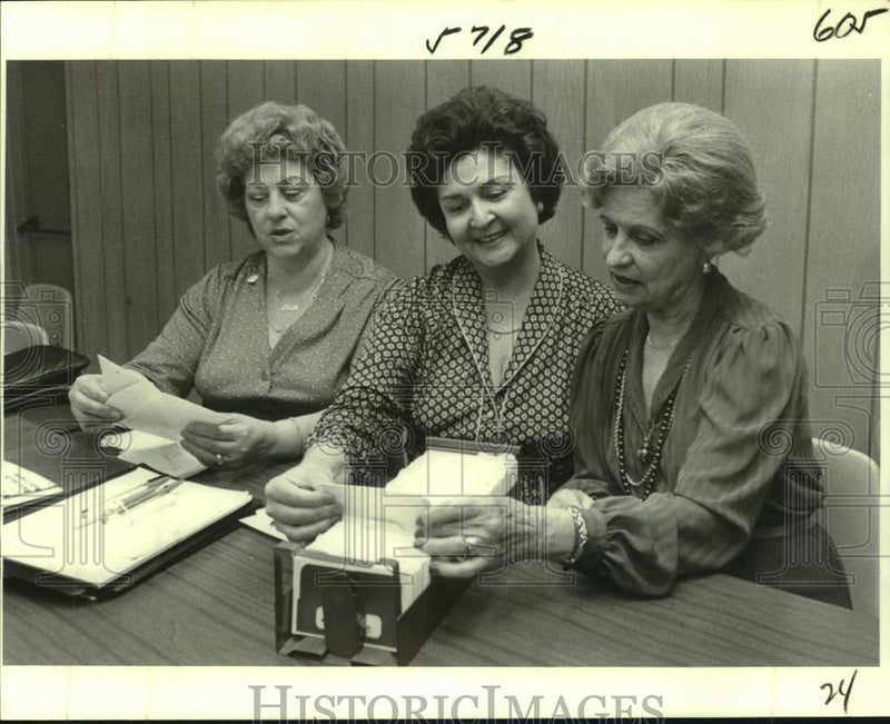 Load image into Gallery viewer, 1979 Press Photo Officers planning the Blue Rose Ball of '79 - noc37765
