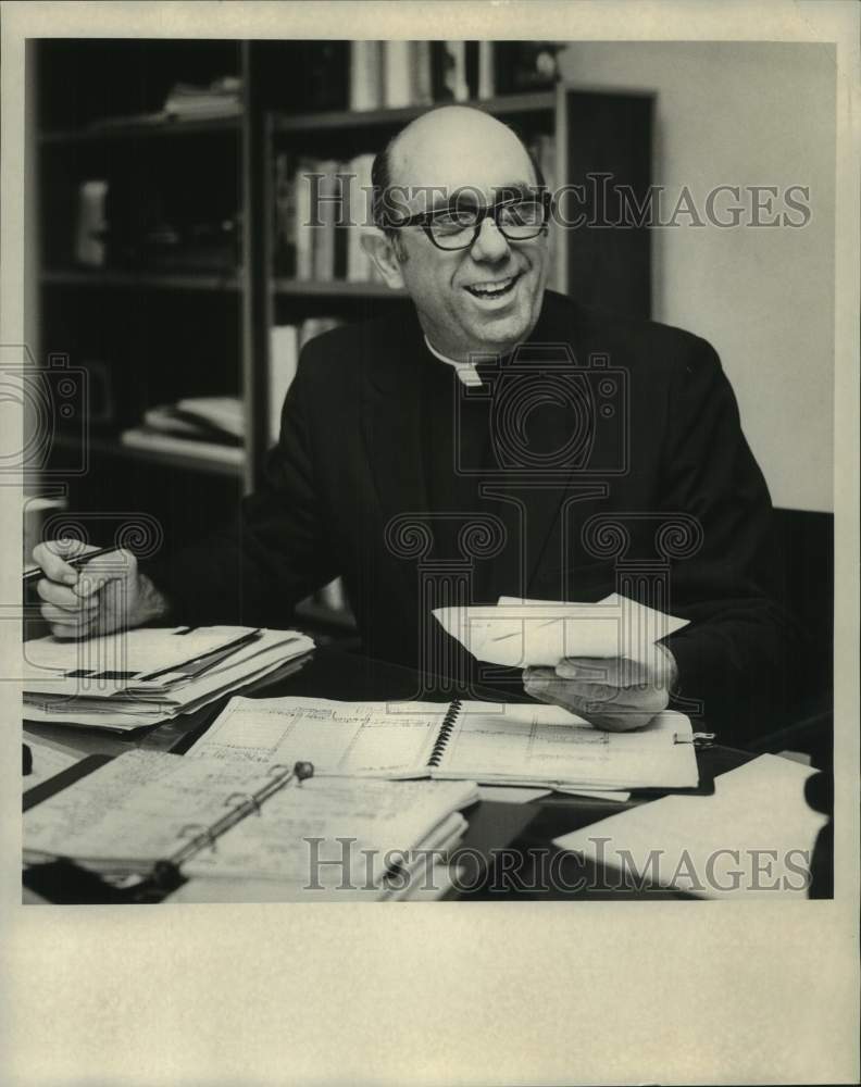 1978 Press Photo Msgr Alexander Seger works at his desk- Historic Images