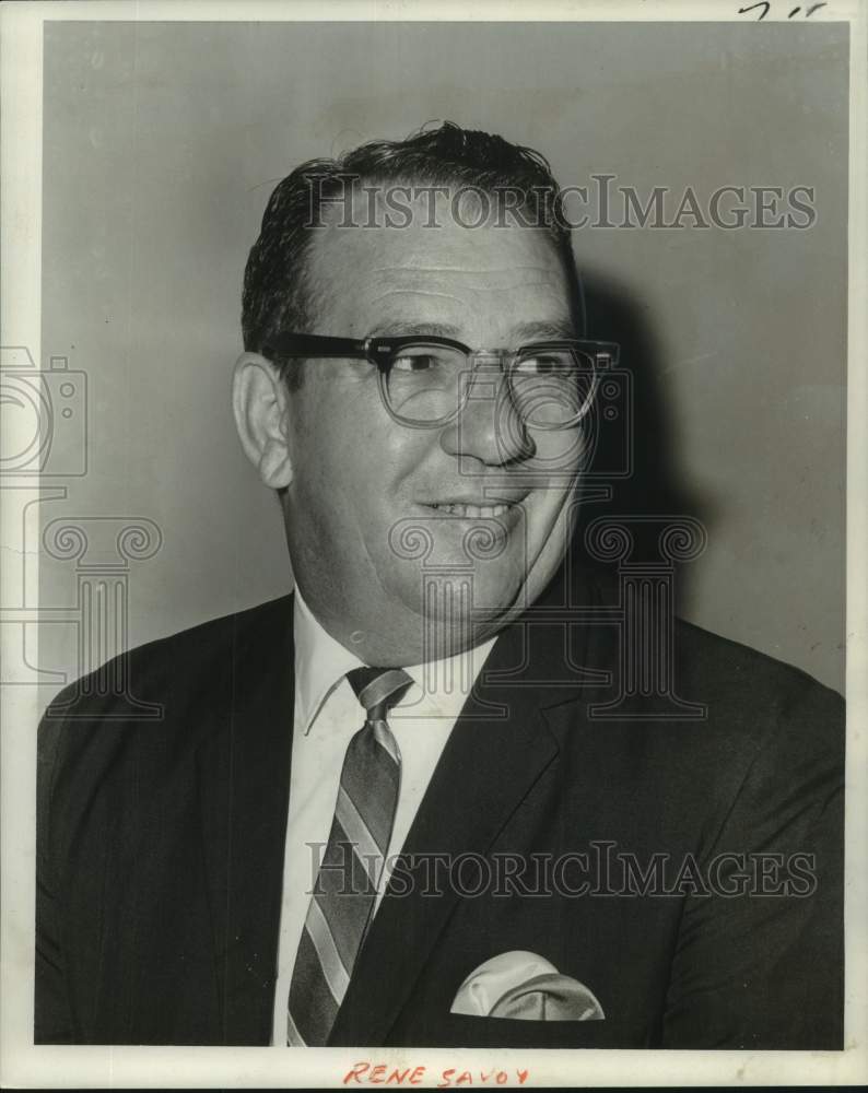1966 Press Photo Rene Savoie of the Hausmann jewelry firm&#39;s Oakwood store