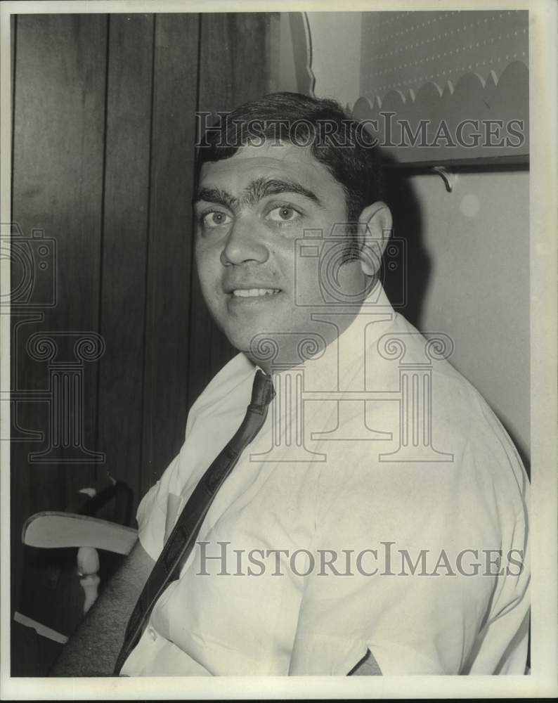 1969 Press Photo Tip-Top Children&#39;s Shoe Store manager Robert Santopante