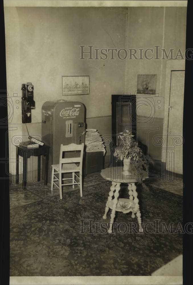 1960 Press Photo Savor Hotel public room at 114 Royal with antique features
