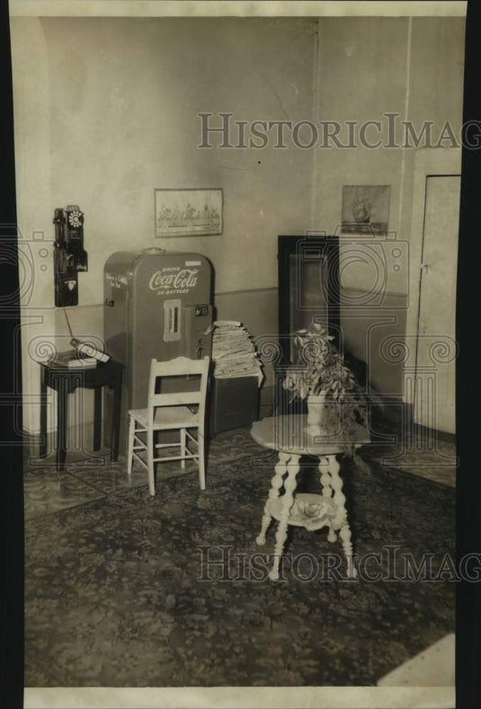 1960 Press Photo Savor Hotel public room at 114 Royal with antique features