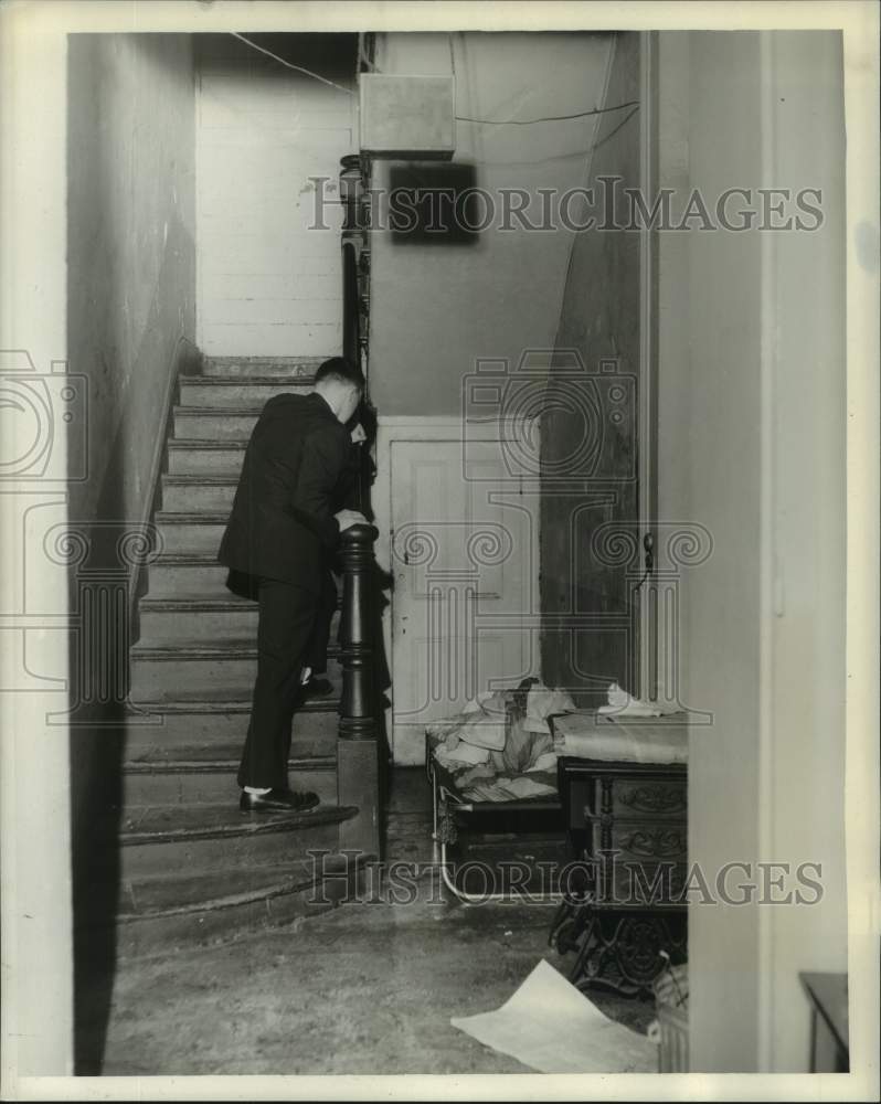 1960 Press Photo Cot set up in hallway of Savor Hotel at 114 Royal - noc38075