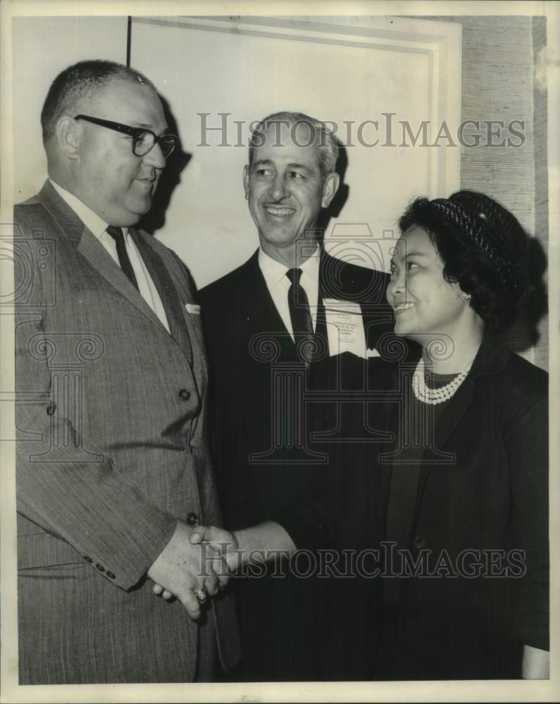 Load image into Gallery viewer, 1964 Press Photo Attendees, International Institute of Municipal Clerks Meeting
