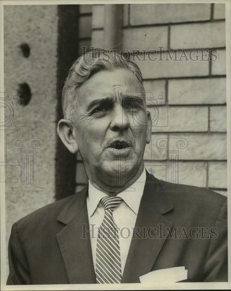 1964 Press Photo W.J. Sanchez speaks on driver safety. - noc38233