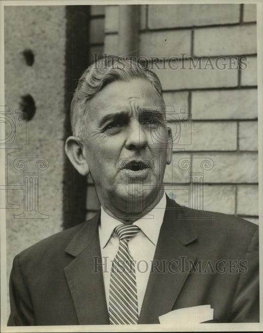 1964 Press Photo W.J. Sanchez speaks on driver safety. - noc38233