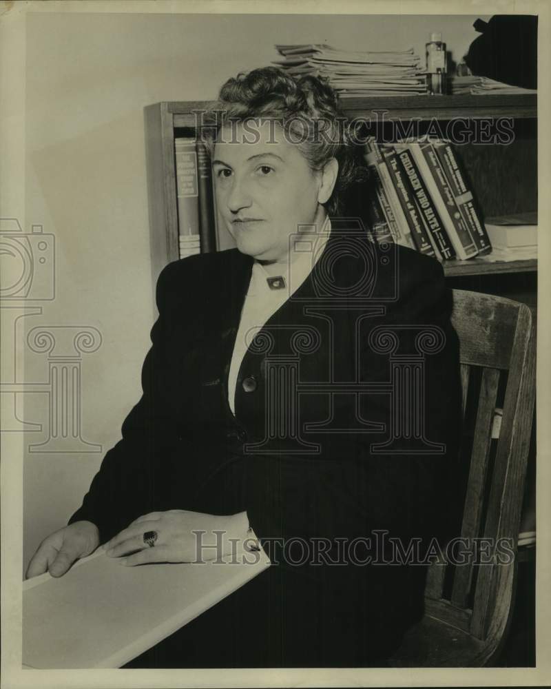 1952 Press Photo Doctor Edith Schulhofer, Professor of Social Work at Tulane- Historic Images