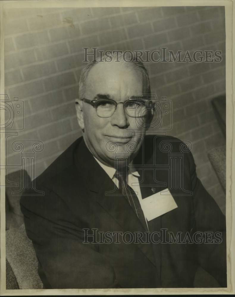 Load image into Gallery viewer, 1960 Press Photo Dr. Oliver Willman principal speaker at Farm Bureau - noc38307

