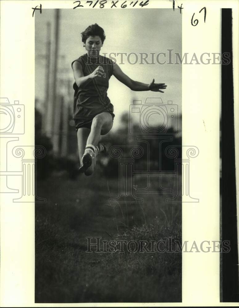 1978 Press Photo Sandra Zulli Of Andrew Jackson High Competes In Long Jump- Historic Images