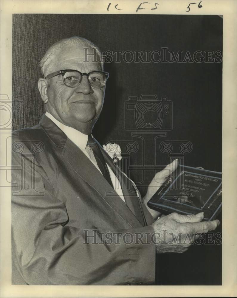1965 Press Photo Walthall H. Zigler Honored with Plaque - noc38420