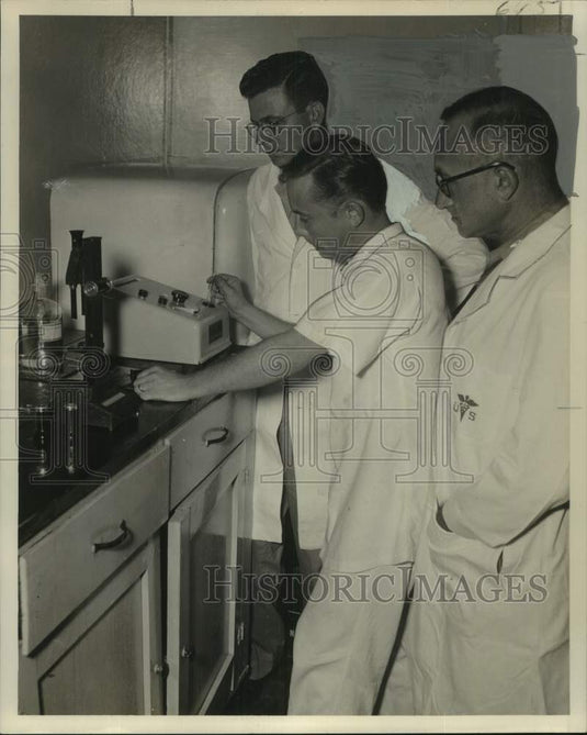 1952 Press Photo Medical Reservists In Training at Camp Leroy Johnson"s Hospital