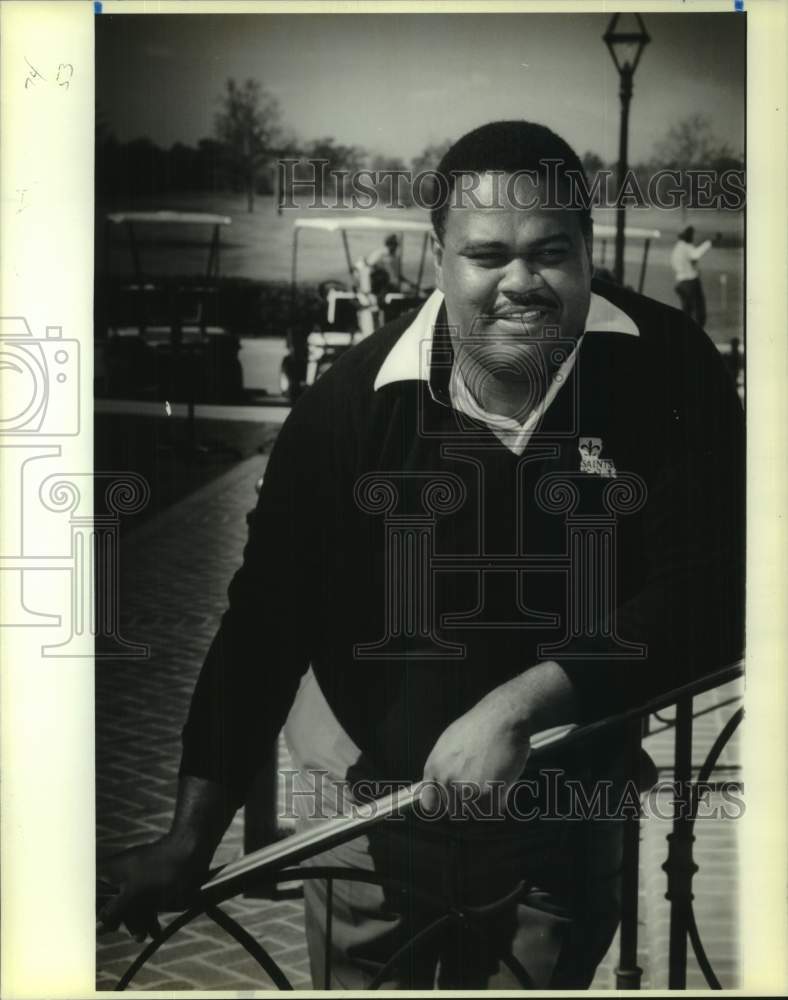 1990 Press Photo Samuel Zanders, Former New Orleans Saints Player on Golf Course- Historic Images