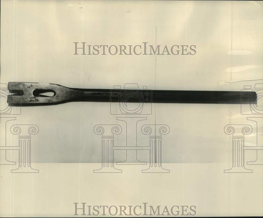 1954 Press Photo Tool left on scene of Schwegmann's Burglary, Airline Highway