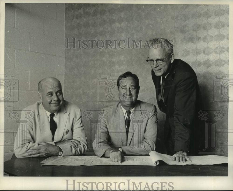Load image into Gallery viewer, 1969 Press Photo Organizers Make Plans for Methodist Hospital in New Orleans
