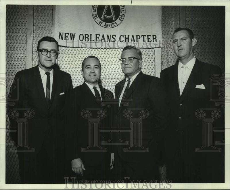 Load image into Gallery viewer, 1966 Press Photo John Sharp and other General Contractors members attend meeting
