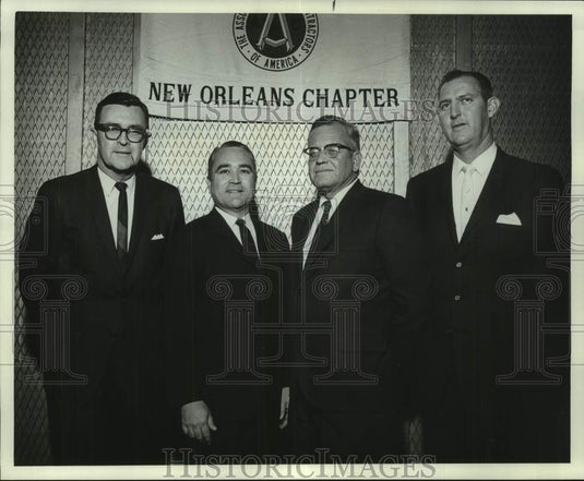 1966 Press Photo John Sharp and other General Contractors members attend meeting