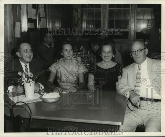 1957 Press Photo Mr. & Mrs. Schonberg and friends shown at restaurant