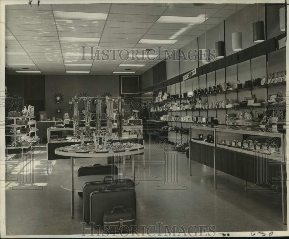1964 Press Photo Interior of Zales Jewelry Store in Carrollton Shopping Center