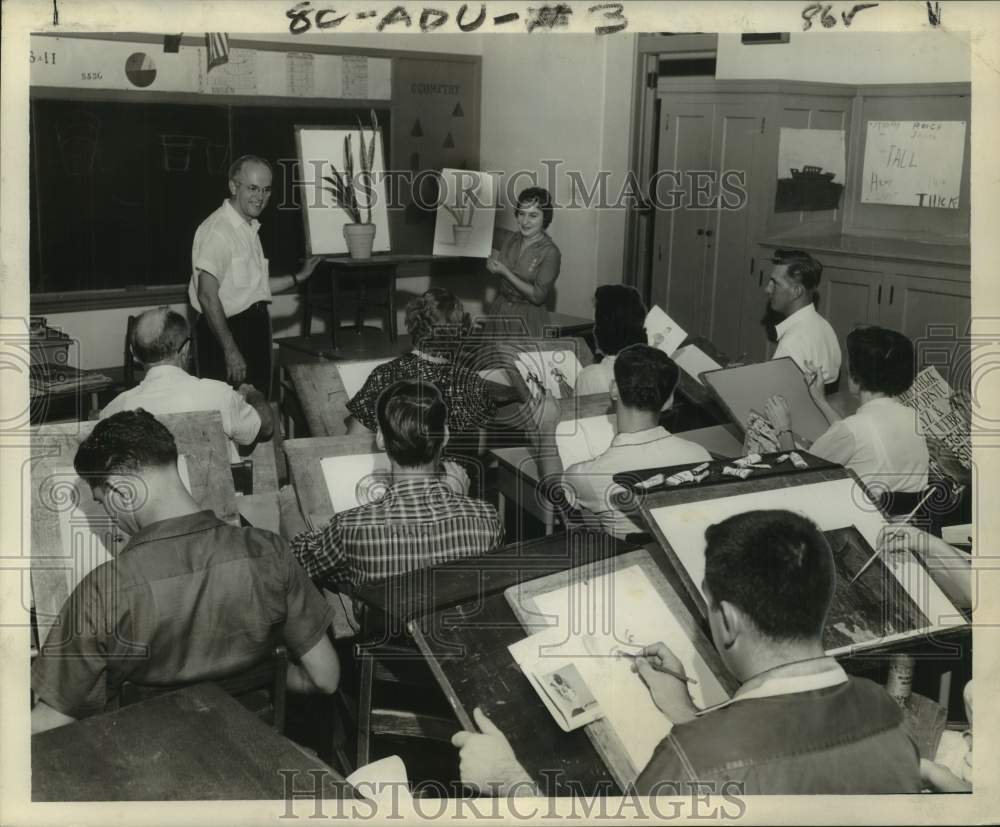 1960 Press Photo Professor Joseph Smith discusses art with Rabouin art class.