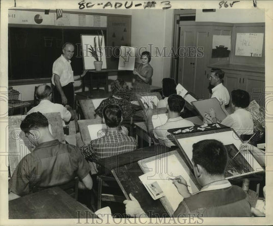 1960 Press Photo Professor Joseph Smith discusses art with Rabouin art class.