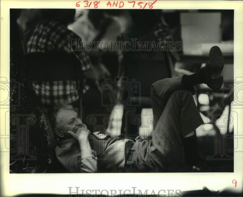 1988 Press Photo Man relaxes at Senior Olympics in Slidell - noc39621- Historic Images
