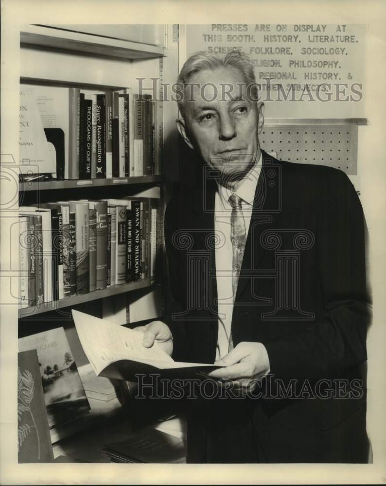 Load image into Gallery viewer, 1965 Press Photo E.J. Scheerrer, President-Elect, LLA - noc39707
