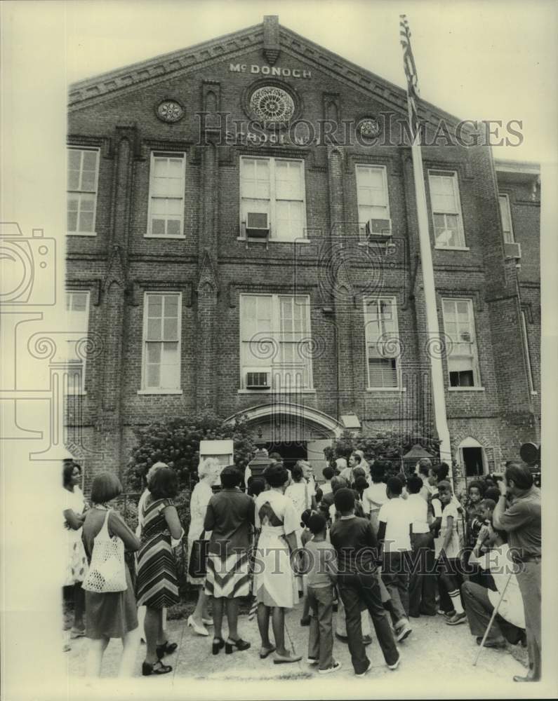 1976 Press Photo Families & Students at McDonogh School No.1 Opening Day