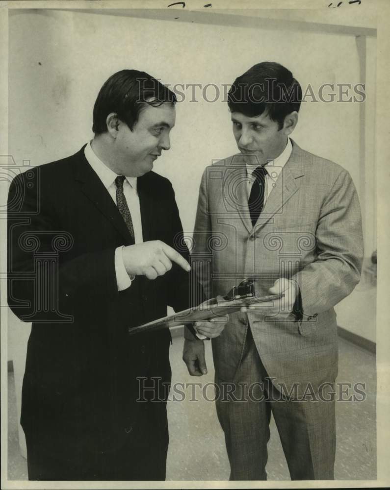 1969 Press Photo Danny Schott, amateur boxing matchmaker with Ed Scofield- Historic Images