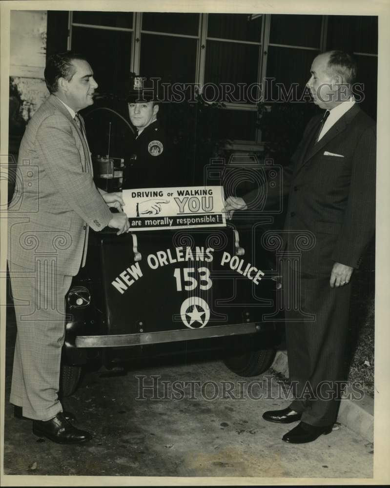 1960 Press Photo James Fitzmorris &amp; Arthur Naquin with safety poster, City Hall- Historic Images