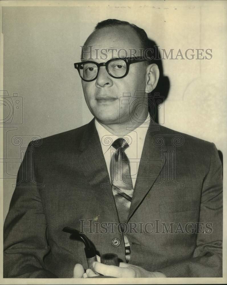 Load image into Gallery viewer, 1968 Press Photo Jerome Zimmerman at Cabinet Convention at the Royal Orleans
