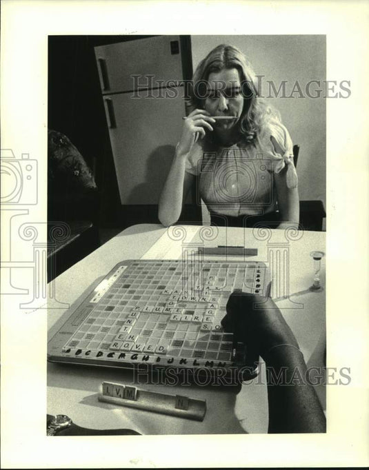 1982 Press Photo Irma Landry plays game with Carla Jacobs, Scrabble Club- Historic Images