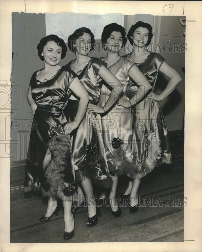 Load image into Gallery viewer, 1953 Press Photo Dancing girls in Hadassah musical - noc40321
