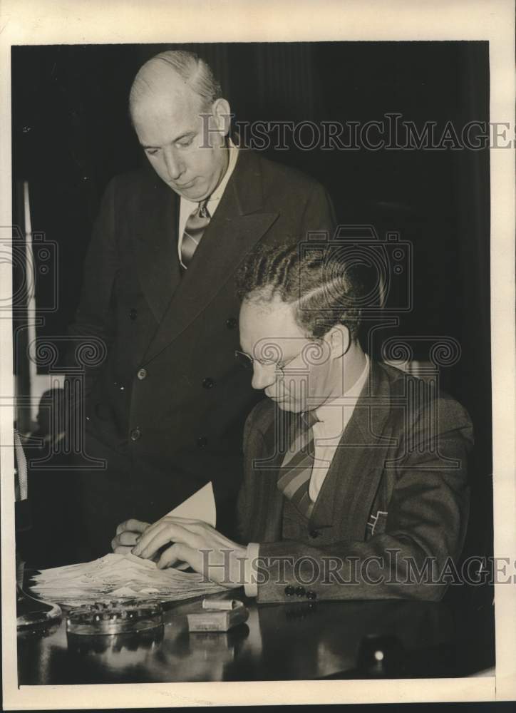 Load image into Gallery viewer, 1940 Press Photo Benedict Wolf, New York Labor Relations with Edmund M. Toland
