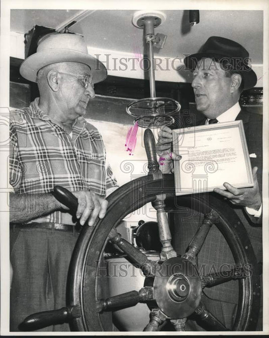 1969 Press Photo Retirement - Captain Blackie Yuratich and Commander F.P. Benson