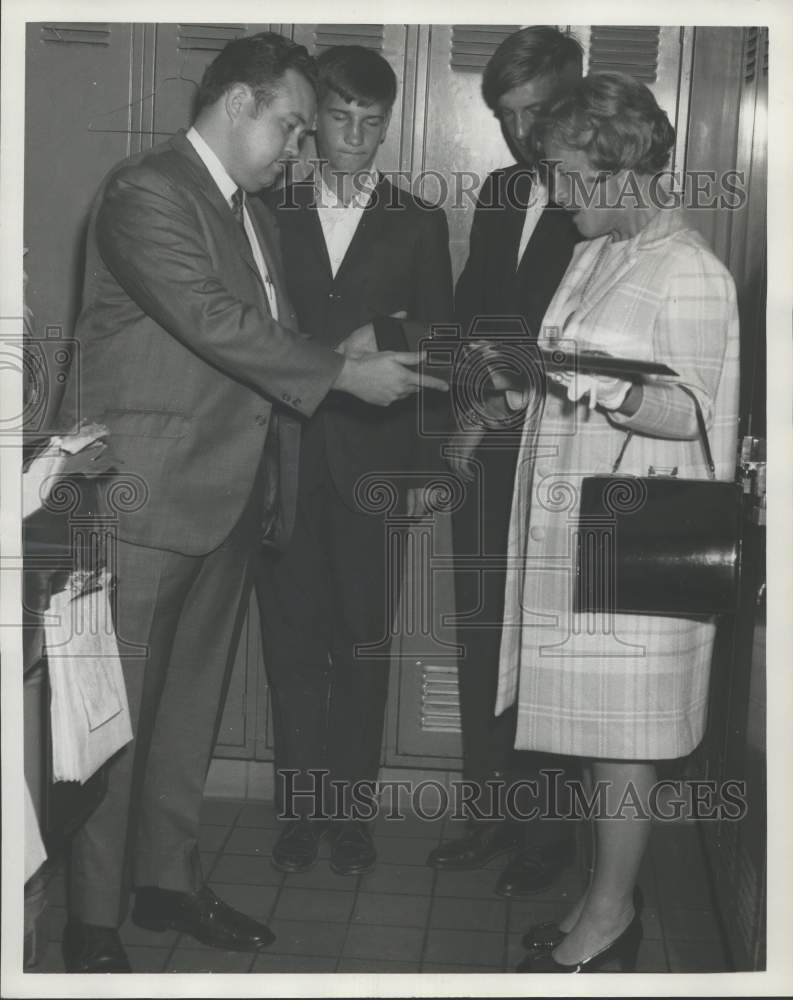 1968 Press Photo Mrs. Mary Zwiefel, wife of the late Sergeant L. Zwiefel