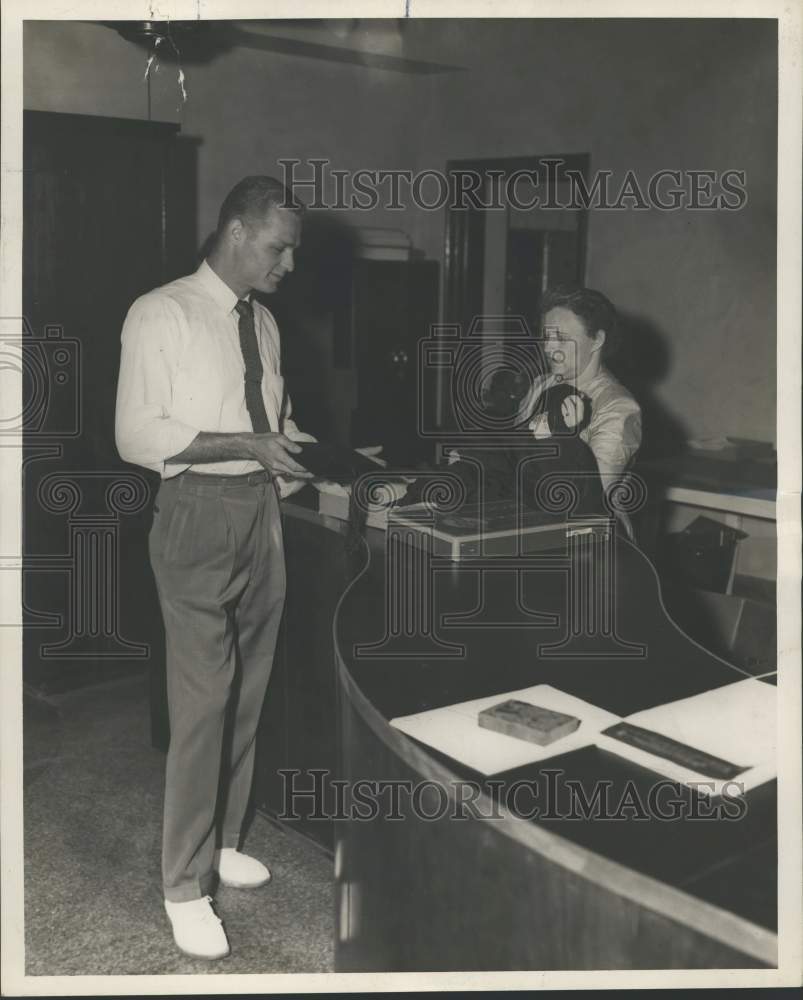 1954 Press Photo Marquis Winginton, 2400th graduate from Southeastern LA College- Historic Images