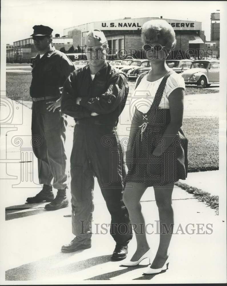 Load image into Gallery viewer, 1969 Press Photo Miss Marine Air Reserve - Sandy Wiggins, New Orleans
