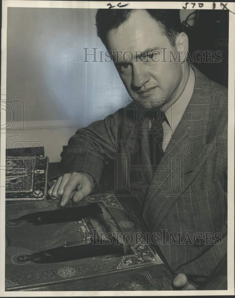 1947 Press Photo Tulane University - Dr. Philip Worchel with Russian Icons