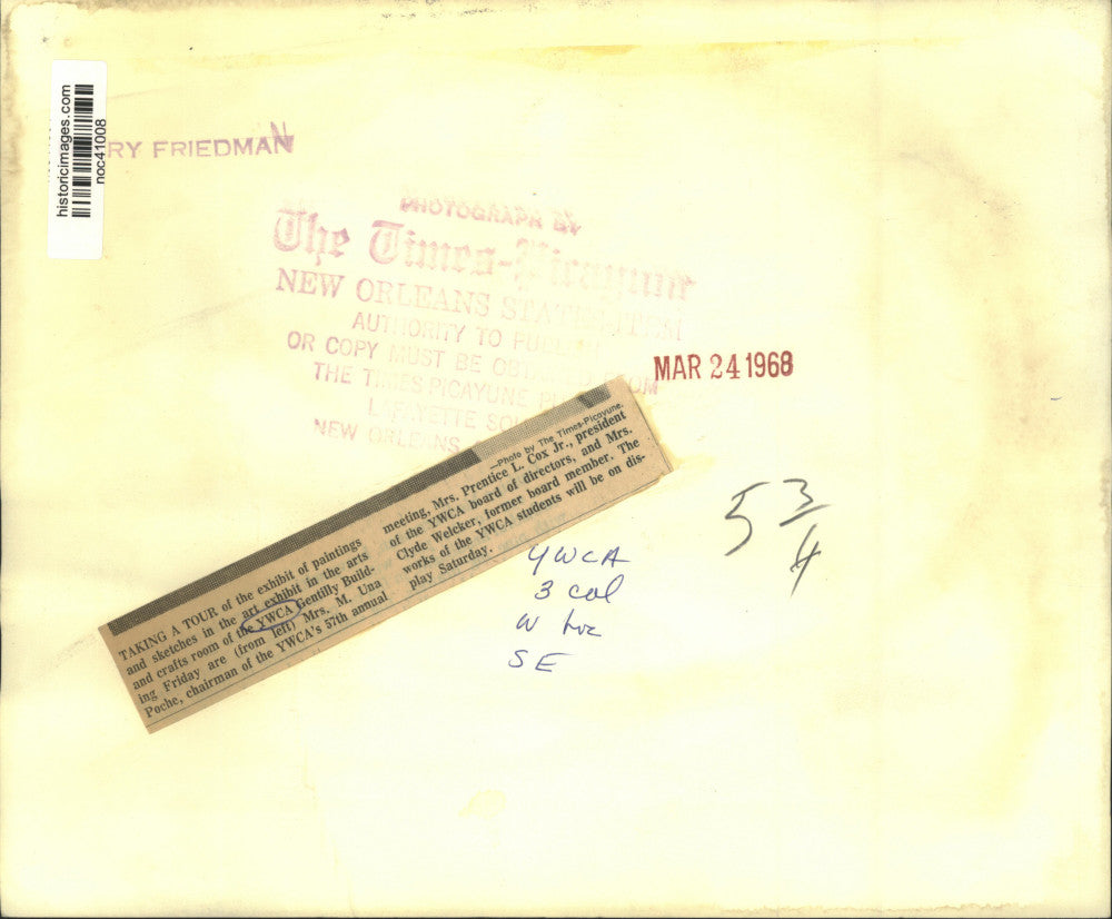 1968 Press Photo YWCA students' art exhibit viewed by "Y" officials - noc41008