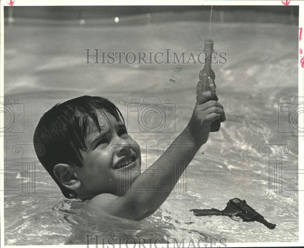 1988 Press Photo YMCA - Eric Dauzat in Metairie YMCA Swimming Pool - noc41072- Historic Images