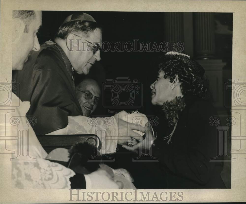 1954 Press Photo Women Awarded, Catholic Welfare Conference, St. Louis Cathedral