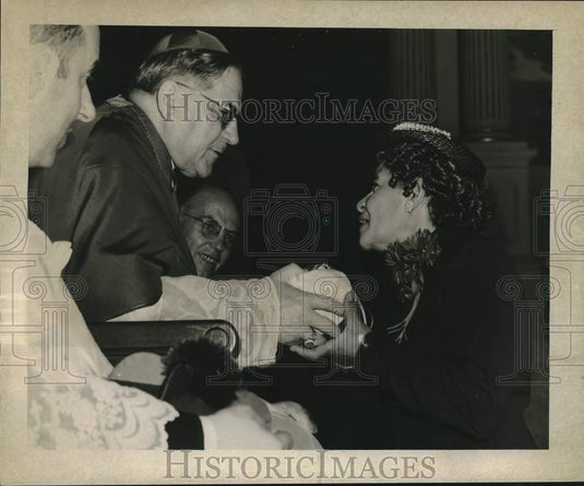 1954 Press Photo Women Awarded, Catholic Welfare Conference, St. Louis Cathedral