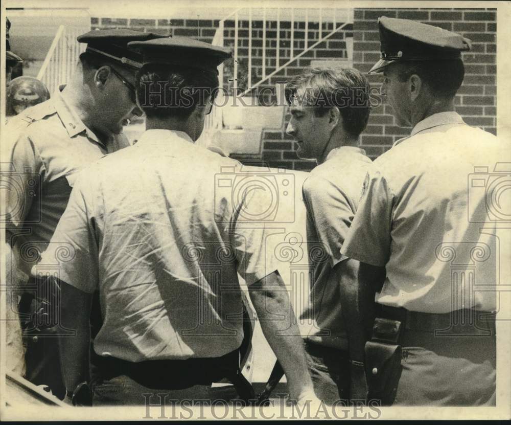 1968 Press Photo Suspect Taken Into Custody On Burglary Charge, New Orleans