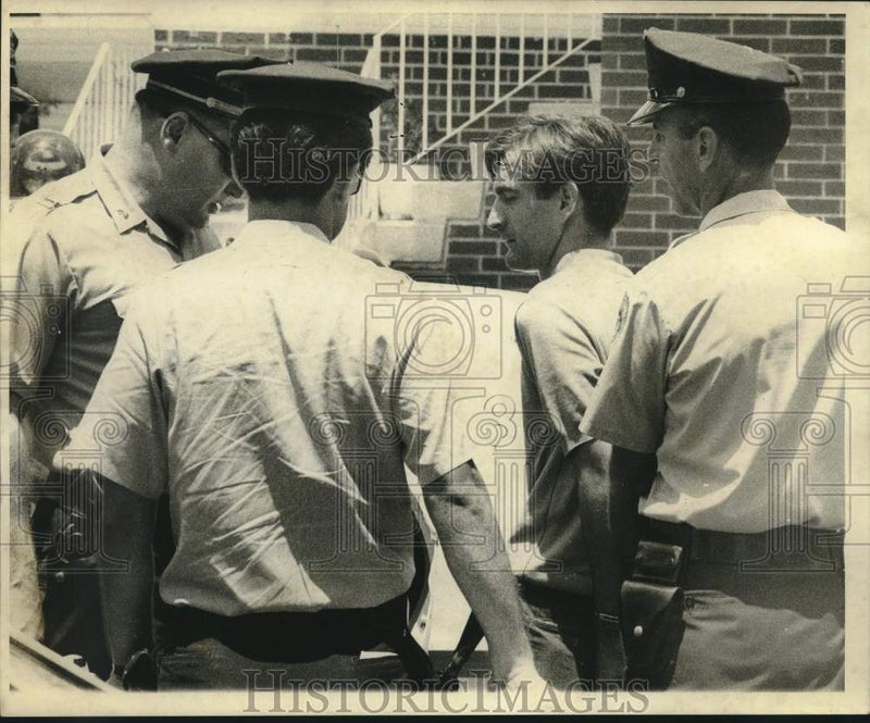 Load image into Gallery viewer, 1968 Press Photo Suspect Taken Into Custody On Burglary Charge, New Orleans
