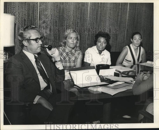 1971 Press Photo Members of Women Against Crime during meeting - noc41459
