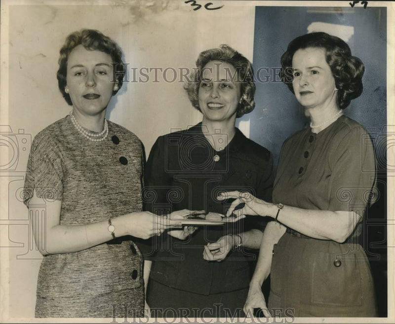 Load image into Gallery viewer, 1964 Press Photo Mrs. John Woolfolk with Alpha Tau Omega members at card party.
