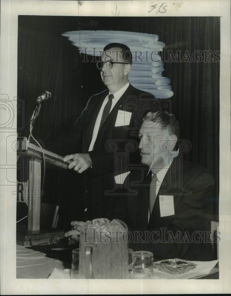 Load image into Gallery viewer, 1955 Press Photo Howard Senyard and Von Hoene appear at LA Safety conference
