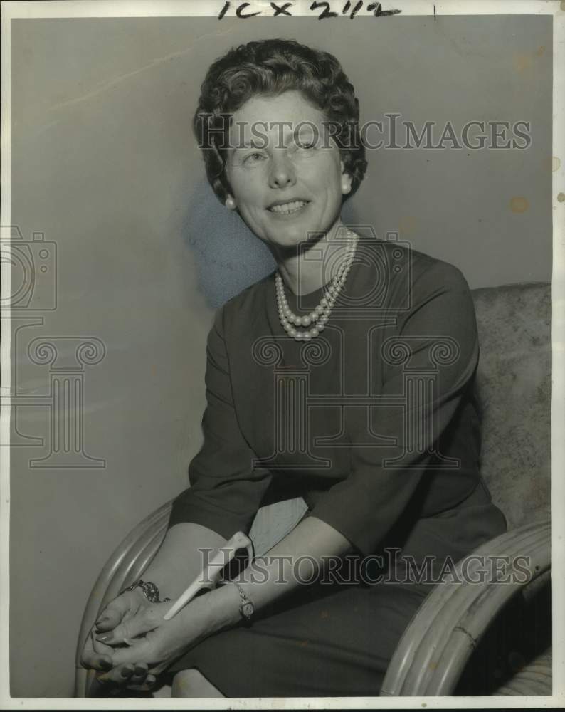 Load image into Gallery viewer, 1962 Press Photo Mrs. Gladys Workman, motel owner in Pensacola, Florida
