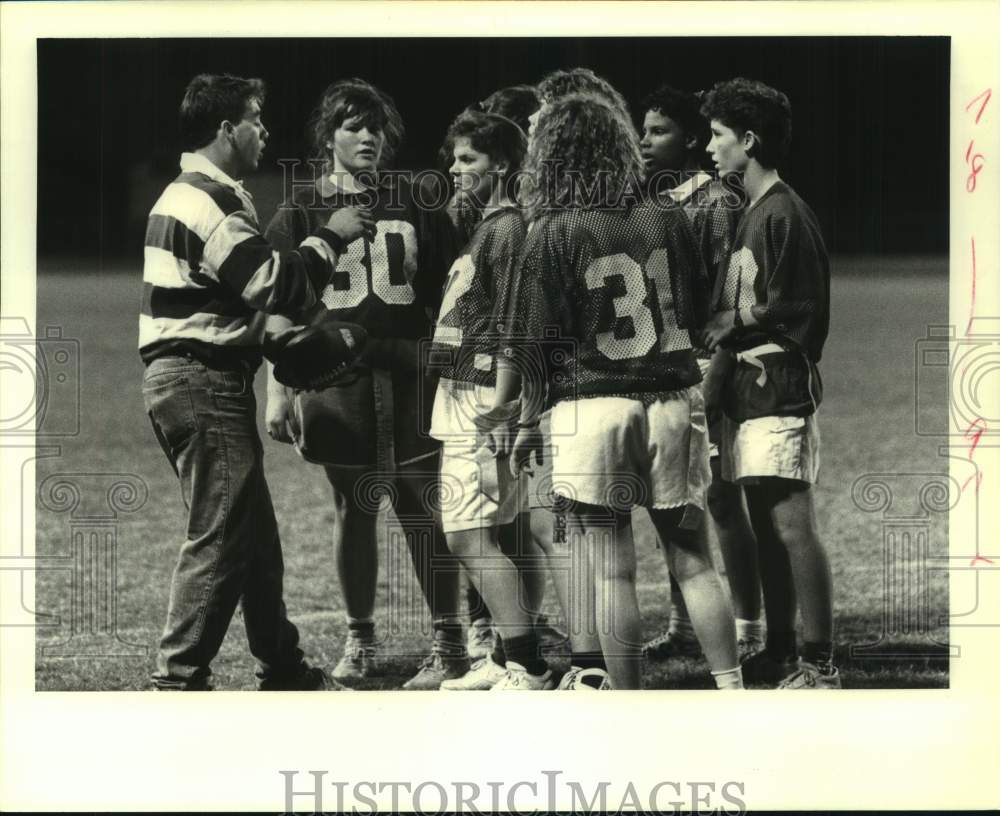 1988 Press Photo Scott Schroeder, St. Paul&#39;s High student coaches football team- Historic Images
