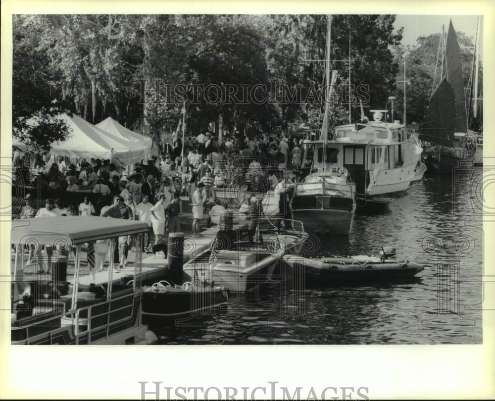 1990 Press Photo People at Wooden Boat Festival. Tchefuncte River, Madisonville- Historic Images